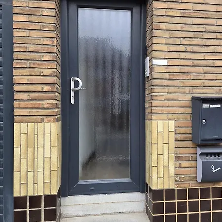 Bel-etage Cosy 2 Proche Charleroi-airport 아파트 샤를루아